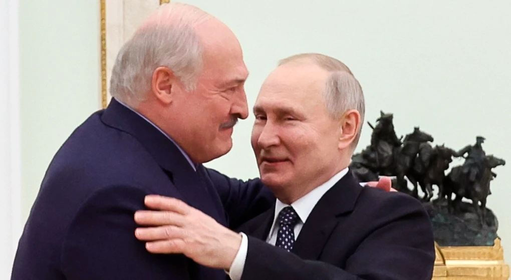 Belarus Devlet Başkanı Alexander Lukashenko, solda ve Rusya Devlet Başkanı Vladimir Putin