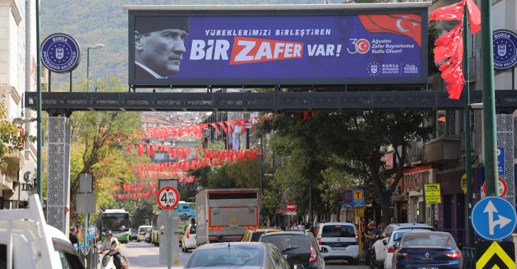 Zafer Bayramı coşkusu Bursanın her köşesinde!