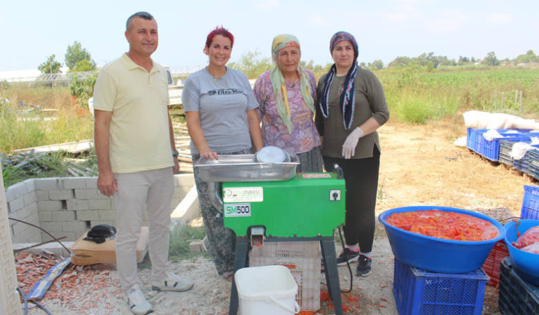 Antalya Büyükşehir Belediyesi makine destekleriyle halkın yanında