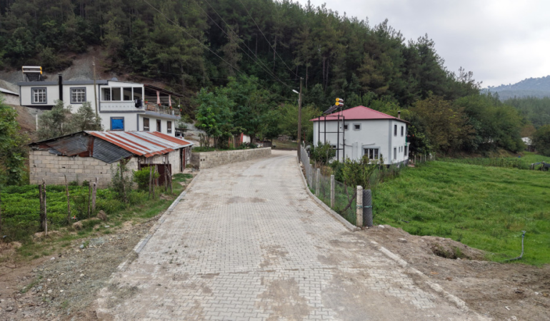 Büyükşehir’den Andırın Kırsalına 10 Bin Metrekare Kilit Parke