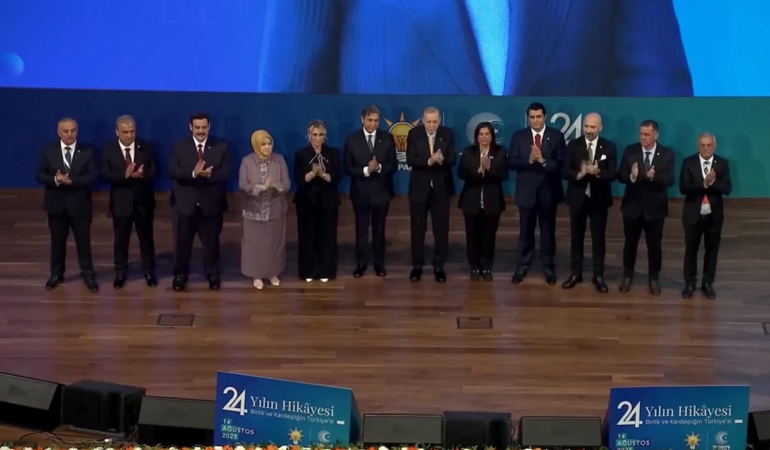 Başkan Büyükkılıç, AK Parti 24’üncü Kuruluş Yıl Dönümü Programı’na Katıldı