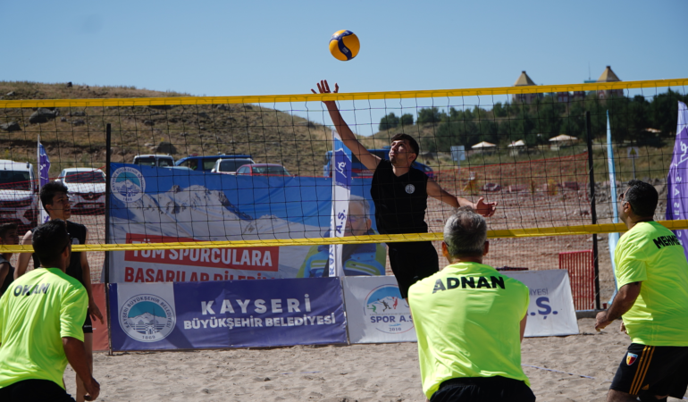 Büyükşehir’in En Havalı Voleybol Turnuvası’nda İlk Düdük Çaldı
