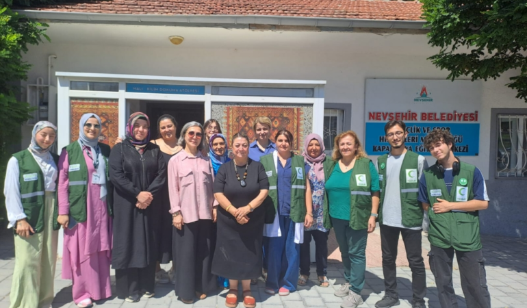 Halı Kilim Dokuma Atölyesi’nde Yeşilay Dernek Üyelerini Ağırladık