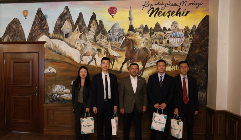Belediye Başkanı Rasim Arı, Çinli Misafirlerini Ağırladı