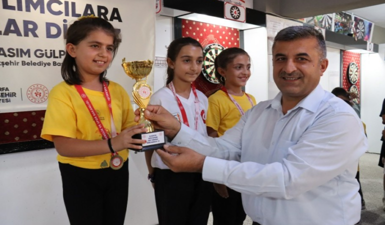 ZAFER BAYRAMI DART TURNUVASINDA ÖDÜLLER SAHİPLERİNİ BULDU