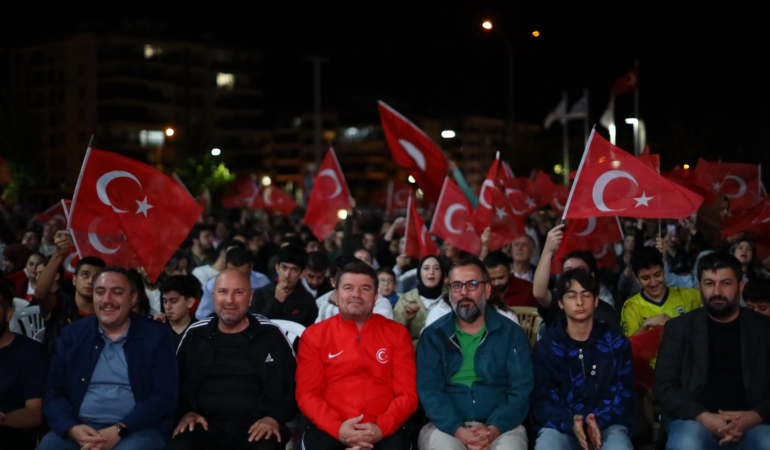 Başkan dinçer, eurobasket 2025 final heyecanını aksaraylılarla yaşadı