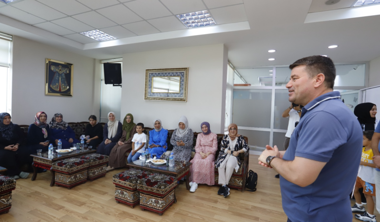 Belediye başkanı dr. evren dinçer, selime sultan kadın aktivite merkezinde kandil programına katıldı