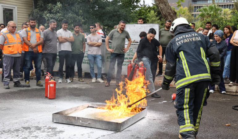 Büyükşehir çalışanlarına yangın eğitimi ve tatbikat