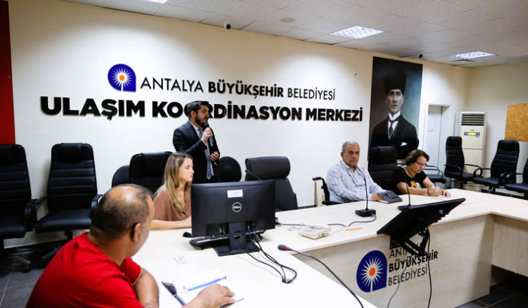 Antalya’da toplu ulaşım şoförlerine hizmet içi eğitimler başladı