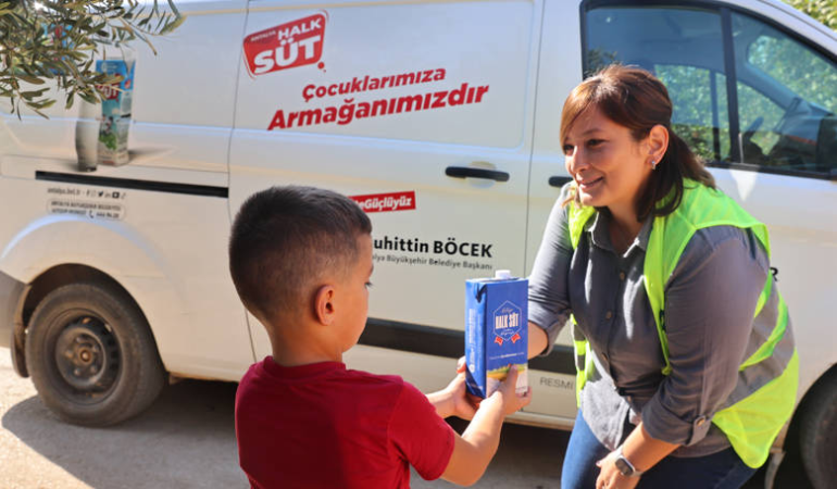 Minikler Halk Süt ile sağlıkla büyüyor