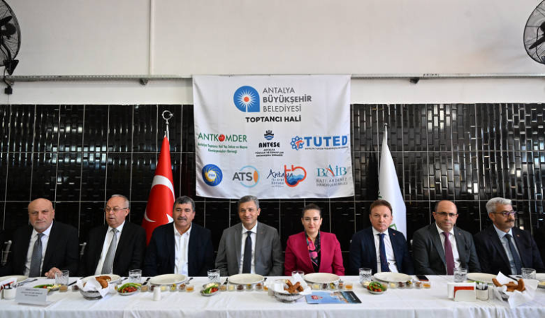 Başkan Vekili Özdemir Antalya Toptancı Hali’nde