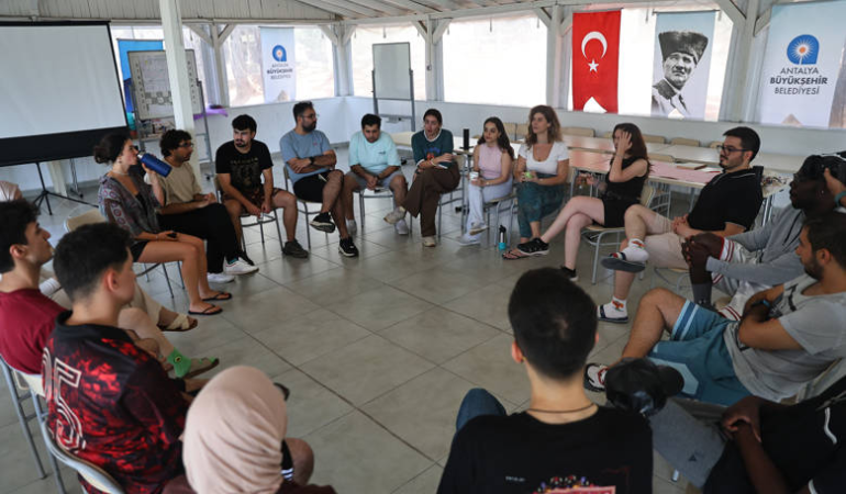 Antalya Büyükşehir Belediyesi Doğu-Batı Kampı ile gençleri buluşturdu
