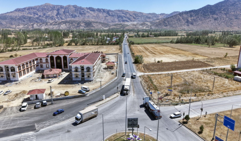 Büyükşehir’den Göksun’daki 2 Önemli Ulaşım Sorununa Neşter