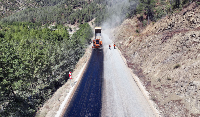 Andırın ile Şehir Merkezi Ulaşımını 20 Kilometre Kısaltacak Yol Tamamlanıyor