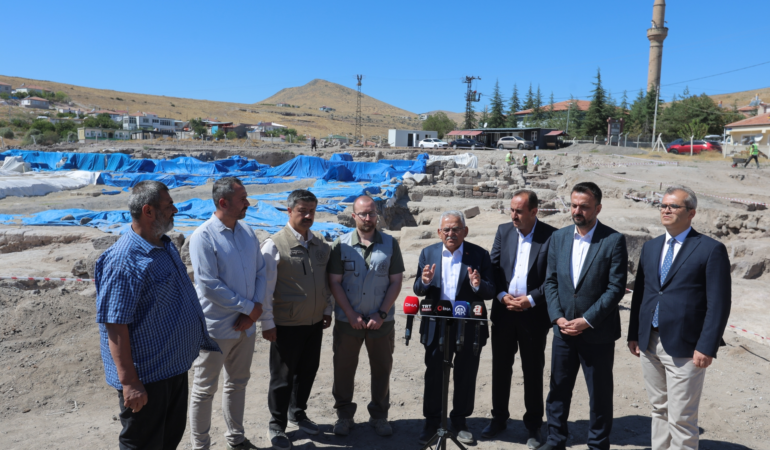 Başkan Büyükkılıç, Yeni Bulunan ve Heyecan Uyandıran Mozaikleri İnceledi