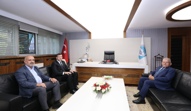Başkan Büyükkılıç, Milletvekili Ersoy ile İş İnsanı Çamlı’yı Konuk Etti