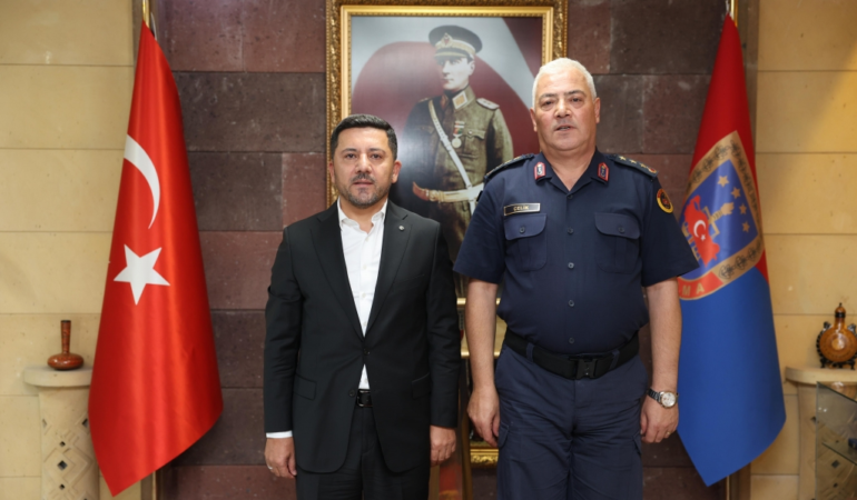 Belediye Başkan Arı’dan Jandarma Komutanı Çelik’e Ziyaret
