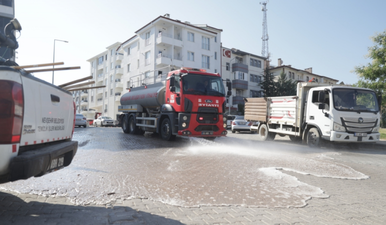 2000 Evler ve Emek Mahallesi’nde Detaylı Temizlik Çalışması