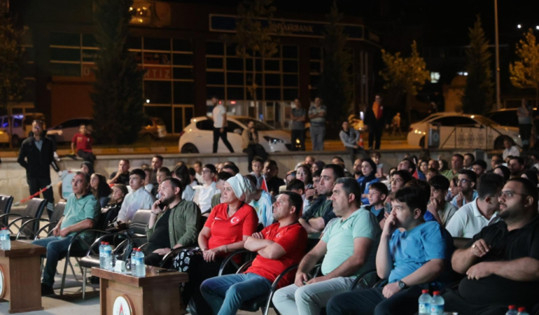 Nevşehir’de Dev Ekranda Milli Maç Heyecanı Yaşandı