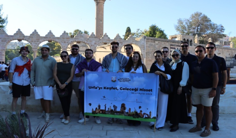 ÜNİVERSİTELİ ÖĞRENCİLER, BÜYÜKŞEHİR İLE URFA’YI KEŞFETTİ