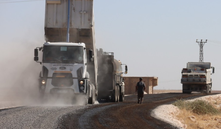 BÜYÜKŞEHİR, HARRAN’DA YOL KONFORUNU ARTIRIYOR
