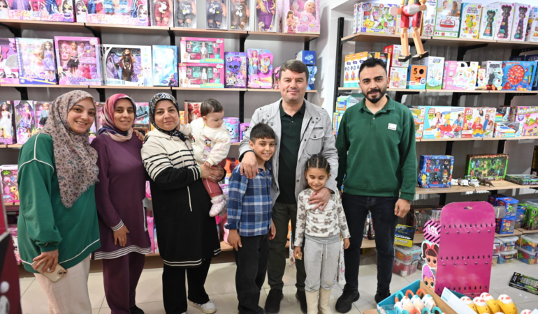 Başkan dinçer bölcek caddesi’nde esnaf ve vatandaşlarla buluştu