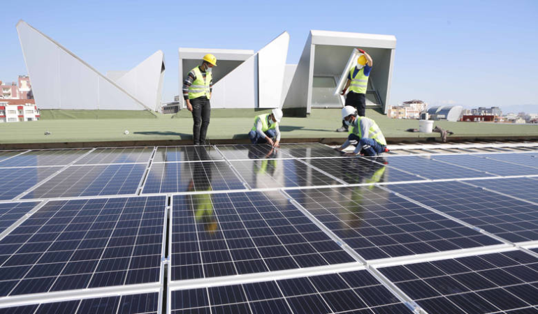 Büyükşehir yenilenebilir enerji yatırımları ile Antalya gücüne güç katıyor