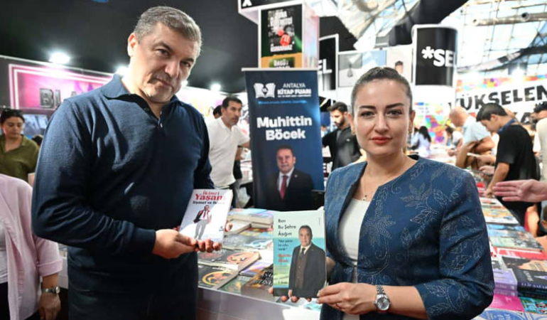 Antalya’da kitap şöleni yaşanıyor