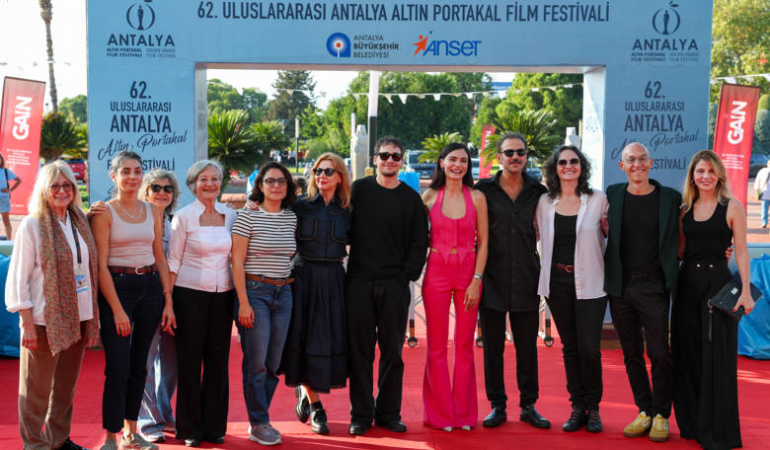 Uluslararası yarışma filmleri seyirciyle buluşuyor