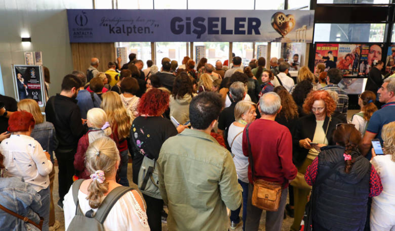 Altın Portakal Film Festivali biletleri yoğun ilgi gördü