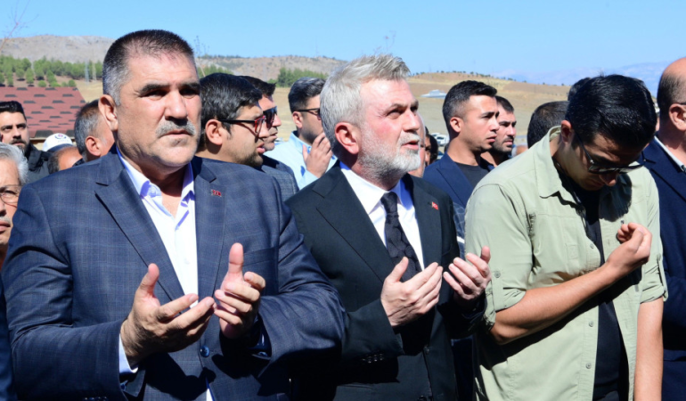 Başkan Görgel, Türkoğlu Belediye Başkanı Karaca’nın Acısını Paylaştı