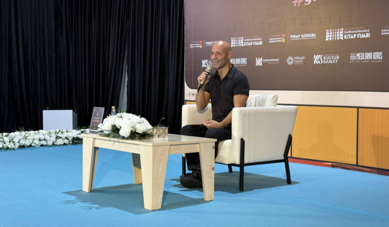 Sevilen Yazar Kahraman Tazeoğlu, KAFUM’da Okurlarıyla Bir Araya Geldi