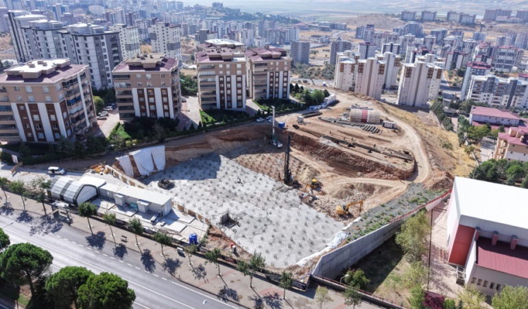 Şehrin Yeni Gençlik Üssünün Yapımı Hızla Sürüyor
