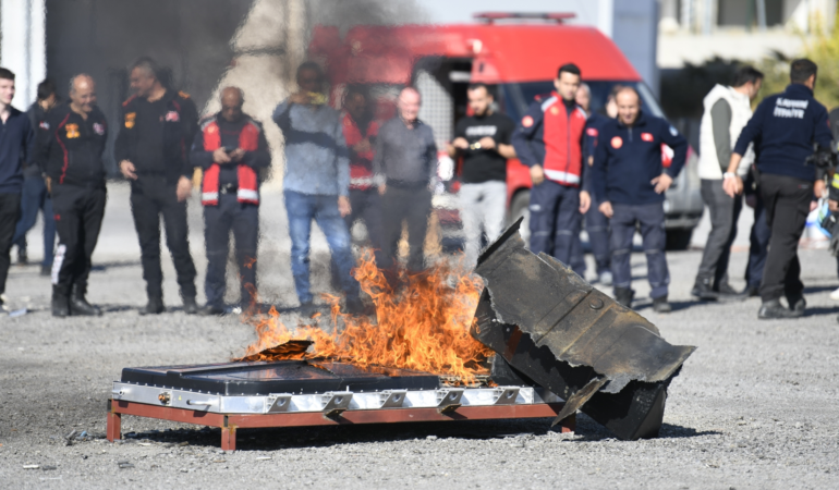 Büyükşehir İtfaiyesi’nden Lityum İyon Batarya Yangın Tatbikatı