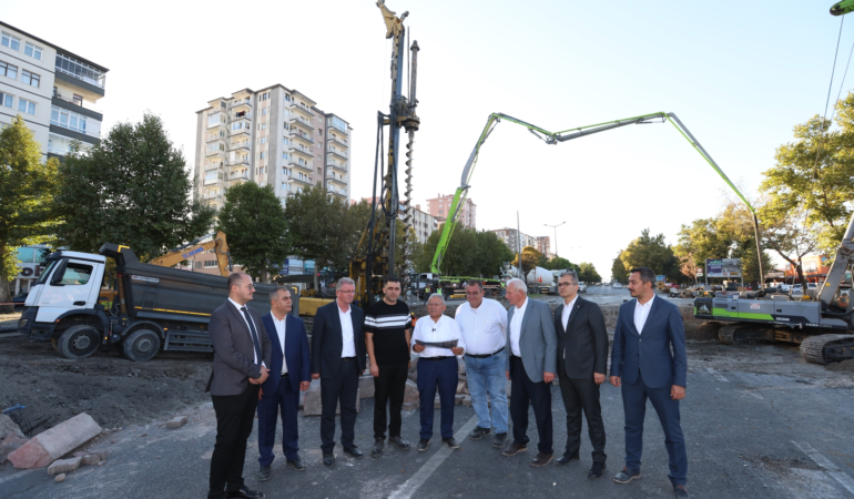Başkan Büyükkılıç, 295 Milyon TL’lik Katlı Kavşak Projesini Yerinde İnceledi