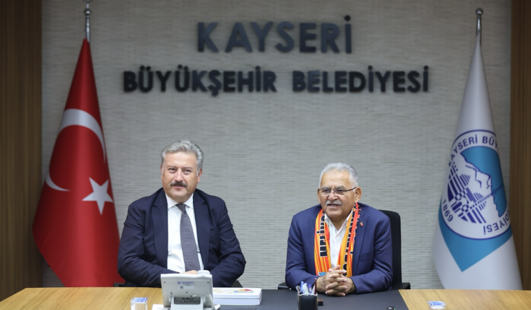 Başkan Büyükkılıç, Melikgazi Kayseri Kadın Basketbol Takımını Ağırladı