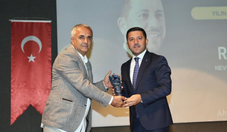 Belediye Başkanımız Rasim Arı, YILIN BELEDİYE BAŞKANI Seçildi