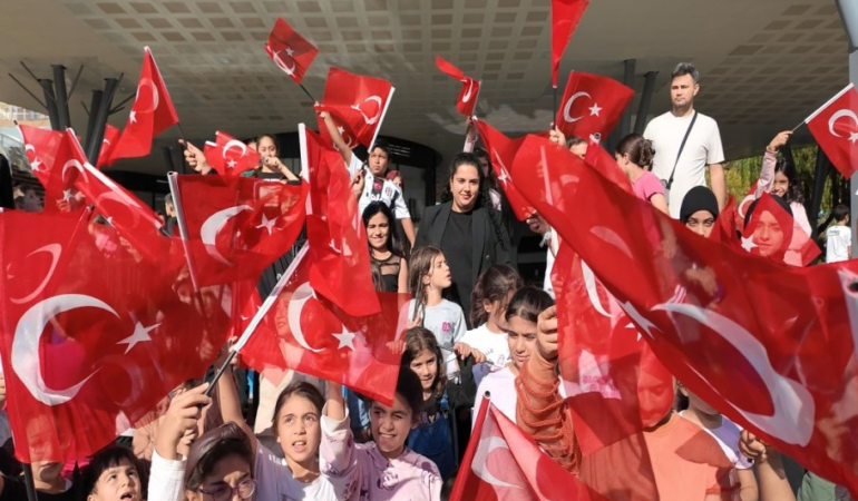 CUMHURİYET BAYRAMI COŞKUSU ÇOCUK OYUN DÜNYASINDA YAŞANDI