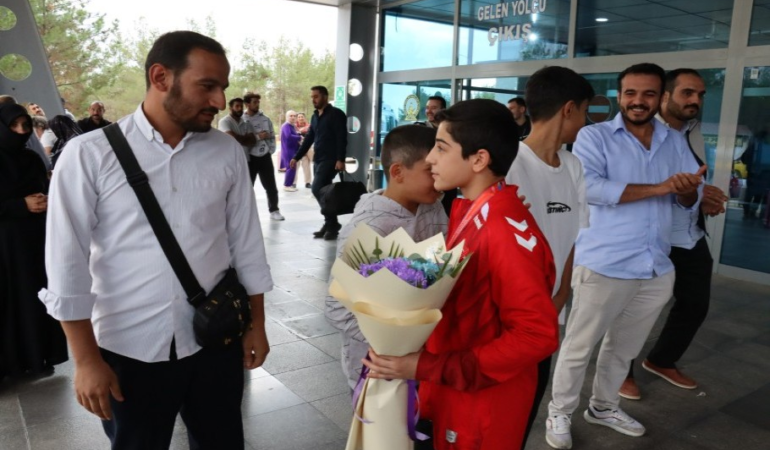 BALKAN ŞAMPİYONU MEMLEKETİ ŞANLIURFA’DA COŞKUYLA KARŞILANDI