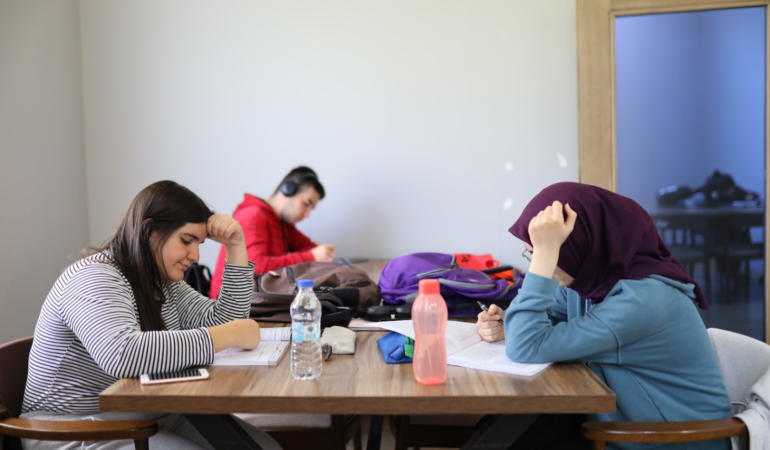 Aksaray’da gençlerin buluşma noktası; genç osman millet kıraathanesi