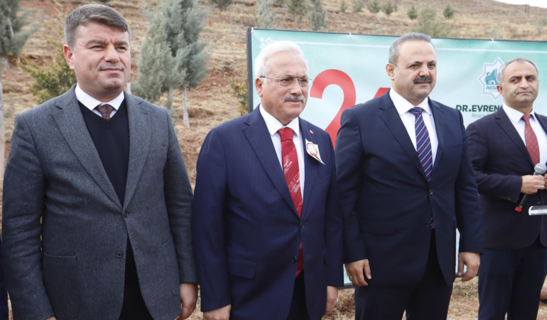 24 kasım öğretmenler günü hatıra ormanında 5 bin fidan toprakla buluştu