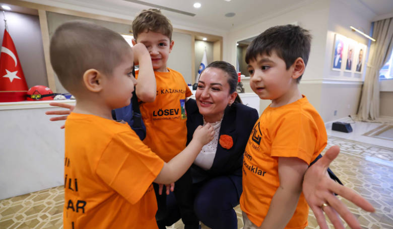 Başkan Vekili Özdemir LÖSEV’li çocuklarla buluştu