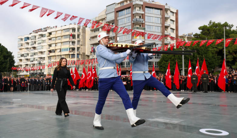 Antalya Büyükşehir Belediyesi Ata’sını saygı ve özlemle andı