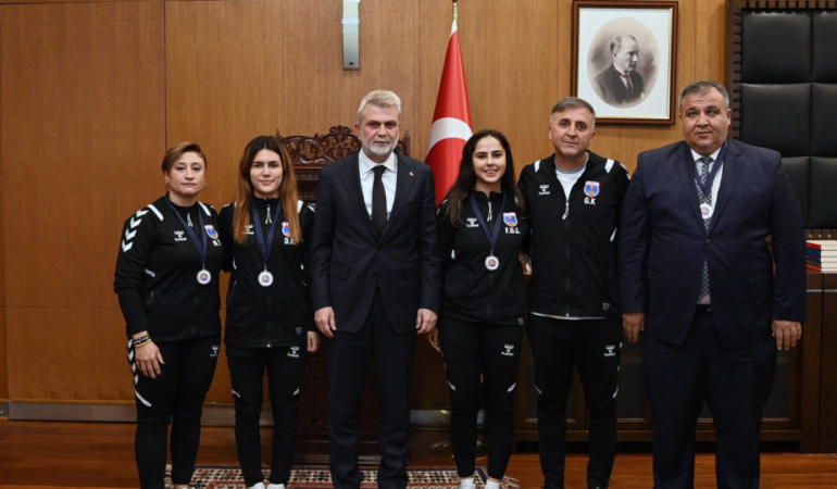 Başkan Görgel, Avrupa’ya Damga Vuran Büyükşehir’in Kadın Goalball Takımını Ağırladı