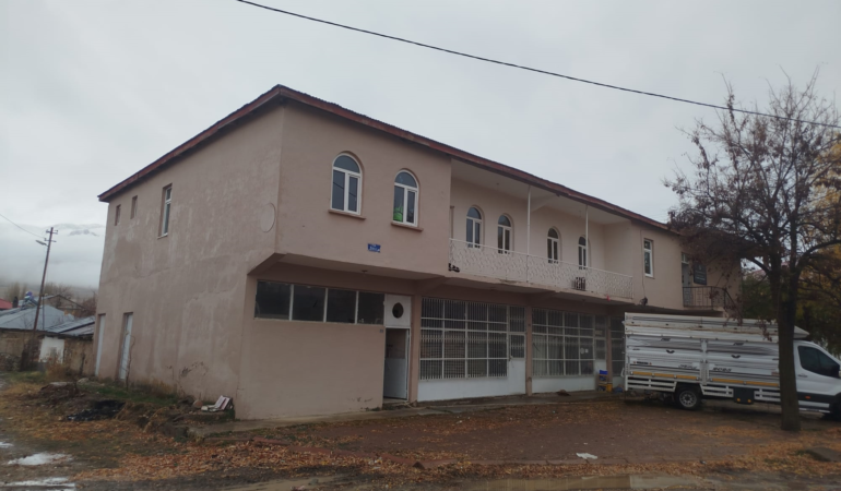 Büyükşehir, Sarız’da Veli Altınkaya Taziye ve Kültür Evi’ni Yeniledi