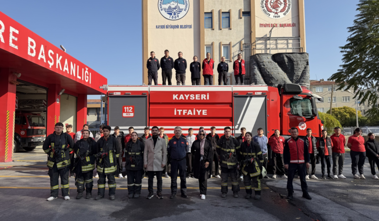Büyükşehir İtfaiyesi’nden Stajyer Lise Öğrencilerine Eğitim Desteği