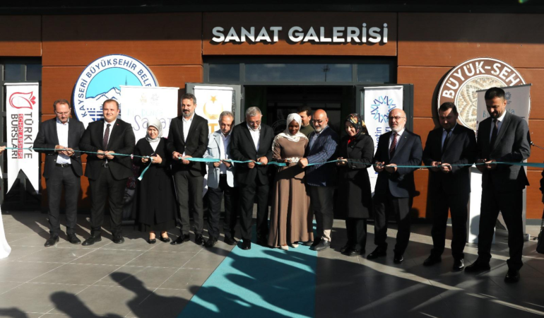 Büyükşehir’den Uluslararası Öğrencilere Sanat Köprüsü: Bi’ Dünya Sanat Sergisi Açıldı