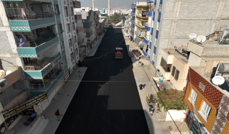 BÜYÜKŞEHİR BELEDİYESİ, EYYÜBİYE’DE KIŞ ÖNCESİ YOĞUN ASFALT MESAİSİNE DEVAM EDİYOR