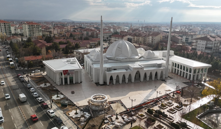 Aksaray belediyesi selçuklu külliyesi yanına yeni bir sosyal tesisin kapılarını aralıyor