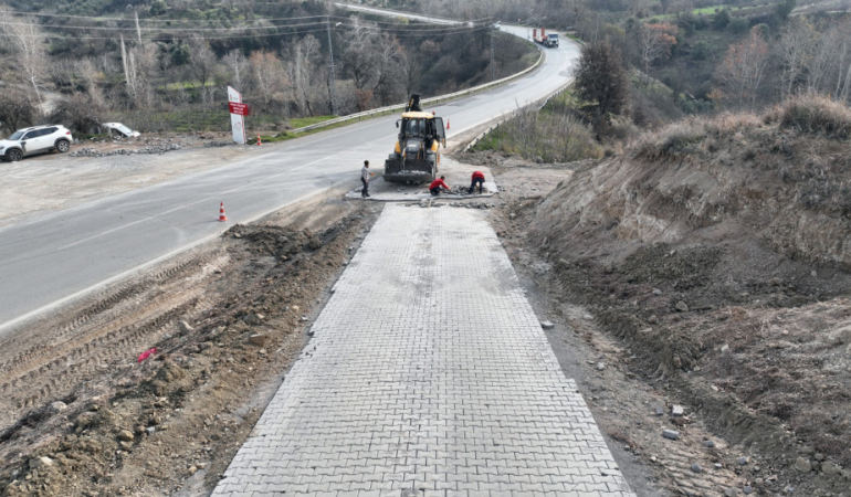 Büyükşehir, Onikişubat Kırsalında Bir Mahallenin Daha Ulaşımını İyileştirdi